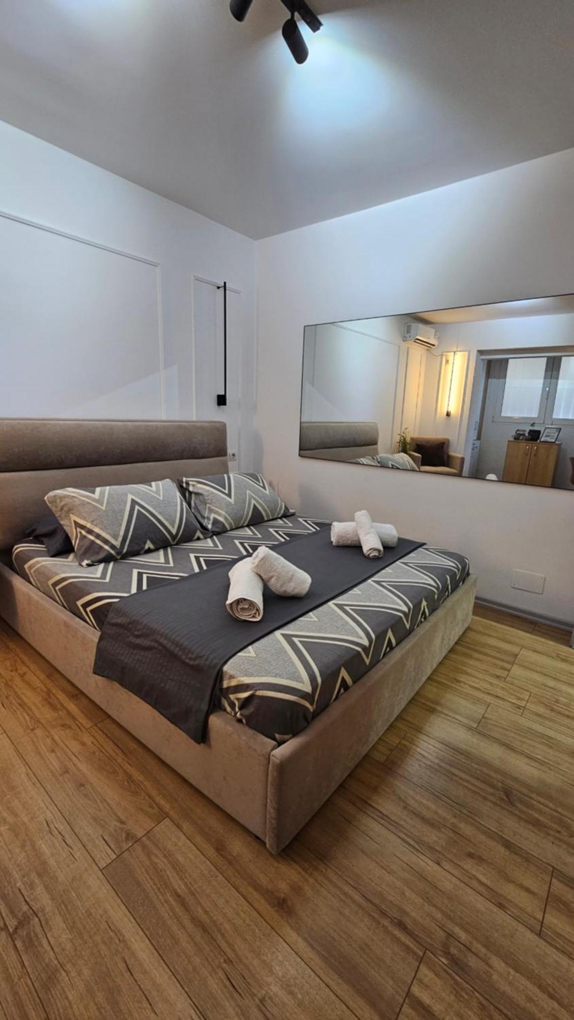 Coco'S Apartment Tiranë Ngoại thất bức ảnh